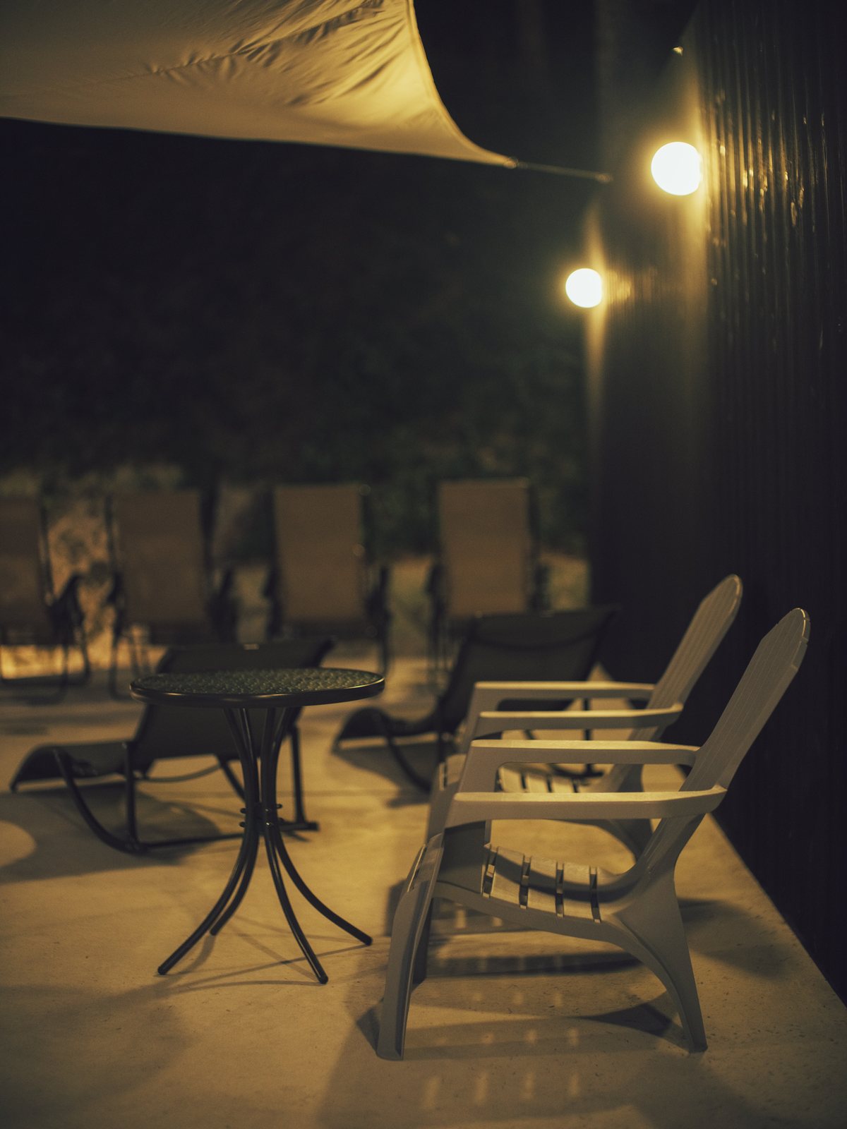 夜のテラス